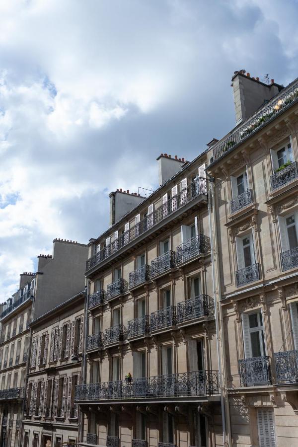 Tinah Paris, Champs Elysées Esterno foto